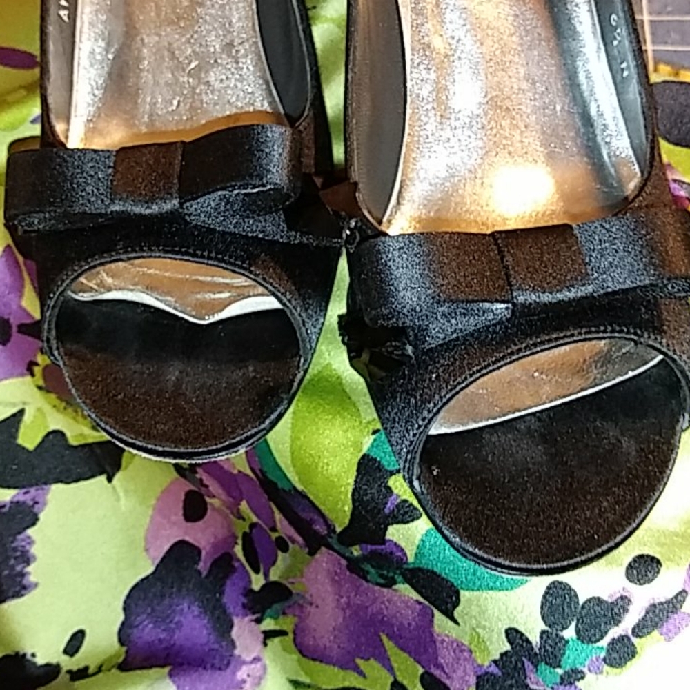 Shoes - Picture 4 of 4